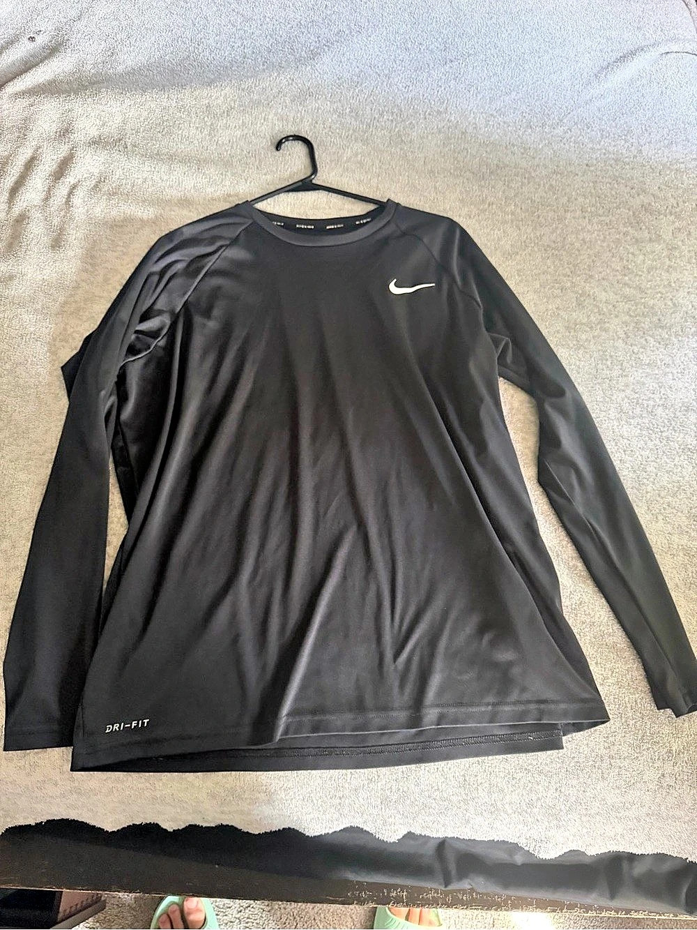 Nike Swim Men's Hydroguard Essential Dri-FIT UV Long Sleeve Top Black